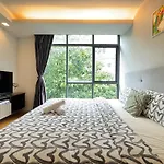 Bangkok Focus Ploenchit Condo